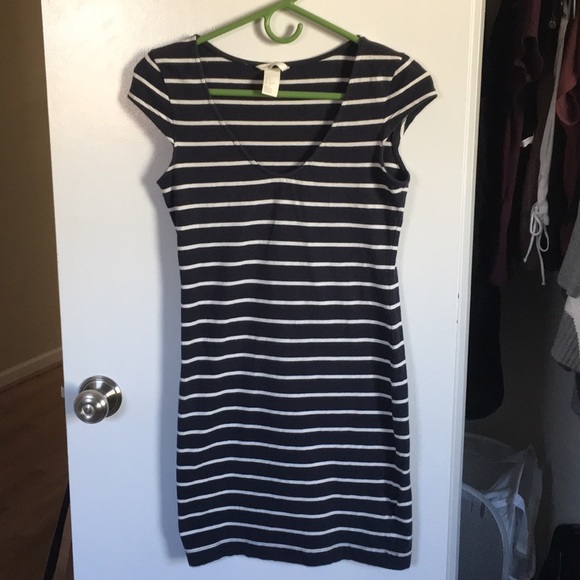H&M Dresses & Skirts - H&M navy striped fitted t-shirt dress